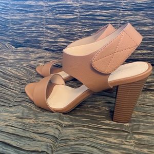 Simply Vera slingbacks.